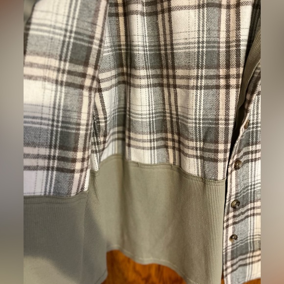 Bluivy Plaid shacket with Hoodie - Picture 3 of 6